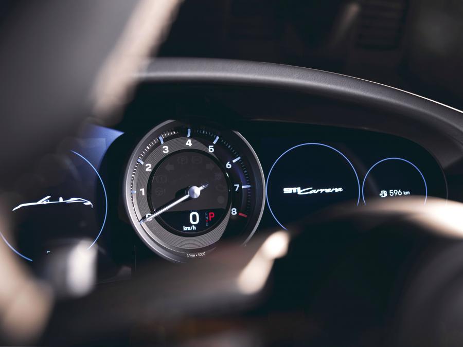 Панель приборов Porsche 911 Carrera Cabriolet (992) 2019 года  (WW) (фото 4 из 62)